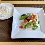 プロヴァンスの日曜日 - シェフおすすめランチコース(\1,850)　ホタテ貝と鮮魚のポワレ盛り合せ(+\350)