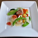 プロヴァンスの日曜日 - シェフおすすめランチコース(\1,850)　ホタテ貝と鮮魚のポワレ盛り合せ(+\350)