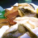 Shimbashi Yonchoume Sakaba Wattsuri - お好きな魚を似たり焼いたり揚げたり♪　姿揚げはわっつりの代名詞です☆