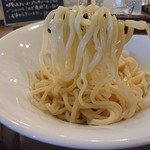 オモテナシヌードル まつじ - 麺リフト