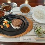 Eru Toro Koube - スープやサラダ、ライスやコーヒー付き、平日限定の日替わりランチ1,080円