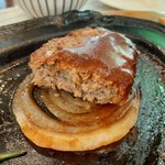 Eru Toro Koube - やや小ぶりのハンバーグは表面こんがり、中はふわっと柔らかく和牛の旨味がじわじわ