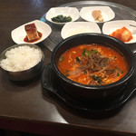 本場韓国家庭料理 柳 - ユッケジャンのランチ