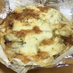 腸詰屋 - ピザにも（チーズを欲張りすぎて、ソーセージが…！）