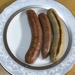 腸詰屋 - 左からフランクフルターヴルスト、スモークド・チョリソー、バリアンタハーブ