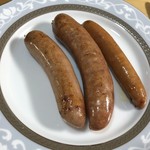 腸詰屋 - 左からグリーンペッパーソーセージ、フランクフルターヴルスト、スモークド・チョリソー