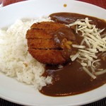 辛味屋 - 牛筋カレー＋ミンチカツ＋チーズ