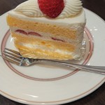 BELLBE - 苺ショートケーキ320円。値段相応の味。苺かため。スポンジはパサつきあり。