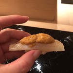 桜坂 加とう - 白キスの雲丹のせ