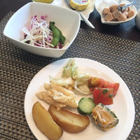 R restaurant & bar - 