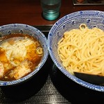 中華蕎麦 金魚 - これが「ワンタンつけ蕎麦 中盛」(¥850-税込)の全景です。