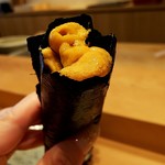 天ぷら たけうち - 雲丹と赤貝とキュウリの海苔巻き