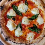 フィオーレ ピザ ダイニング & バー