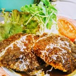 レストラン山猫軒 - Aランチ（メンチカツ）もソースたっぷり