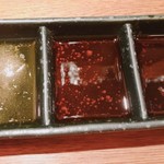 MORI屋 - 左から。ごま油&塩、ポン酢、甘めの醤油