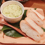 MORI屋 - アボカドのディップ。バゲット添え