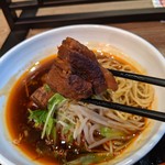 四川麺匠 炎 - 大ぶりな角煮