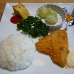 バンブルビー カフェ - 鯵フライ、ひすい餃子、スパイン風オムレツ