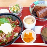 市場食堂 - まぐろの漬け丼＋生うにのお刺身【Oct.2019】