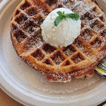 Cafe Morey's - プレーン＆ホイップクリームワッフル