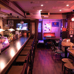 ヒナ - 入り口から見た店内