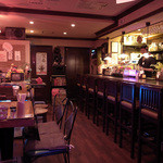 ヒナ - 奥の座席から見た店内