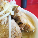 ラーメン二郎 - 豚の厚み