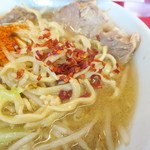 ラーメン二郎 - 粗挽き唐辛子投下～♪