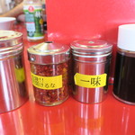 ラーメン二郎 - 卓上調味料