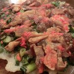 おうさか苑 - 油かすをトッピングした「ねぎ焼き」：カリッカリッになった脂かすの食感と香りがそそる～♪