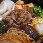 金谷 - あめ色で美味しそうな色になってきたよ～今度は野菜から出たお出汁が絡んだお肉だよ。野菜にもお肉の旨みが染みていて本当に美味しいです。 