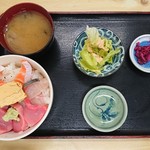 114494826 - おまかせ丼900円