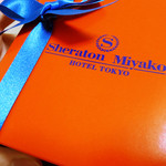 Sheraton tomiyako hoteru - 鮮明なオレンジ。
