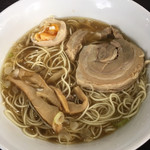 自家製太麺 渡辺 - 白玉をスープにダイブさせて細麺渡辺化