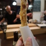 食堂 おがわ - ウドチュロスとアダ名が付いている(笑)
                                ウドの天ぷら♪これが突き出しです♪