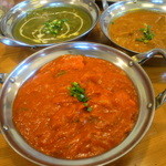 アイエヌキッチン - フィッシュマサラ（手前）、サグチキン（左奥）、キーマ（右奥）