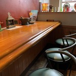 カレーリーフ - カウンター席