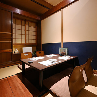 落ち着きのある和空間で魚介料理を味わえる完全個室をご用意