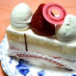 パティスリー ジュー ドゥ ミュゲ - 苺のショートケーキ ３６８円