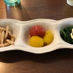 Inazushi - 前菜（ごぼう、ミニトマト・ぶどう）