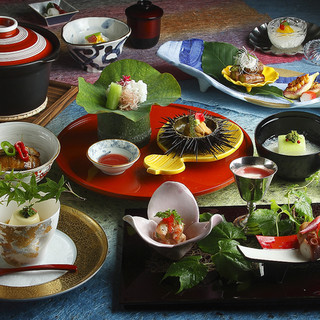 "Authentic Kaiseki course" using carefully selected ingredients that lets you feel the changing seasons