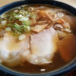 ワンタンメンの満月 - ワンタンメン醤油