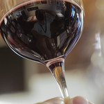 Bien - 高脚盞（ぐらす）に"赤葡萄酒（あかきえびかづらのさけ）"