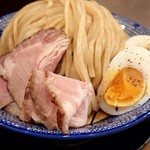 下品なぐらいダシのうまいラーメン屋 荒波屋 - 
