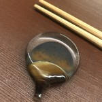 日本料理 久丹 - 箸置き。団扇だそうです