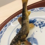 日本料理 久丹 - 鮎の塩焼き。尻尾が天を指します。いや、天から降臨したのか