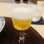 日本料理 久丹 - 鮎の内臓の苦みをビールで洗い流します