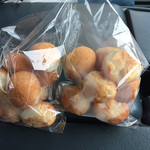 道の駅福光 なんと一福茶屋 - チーズスランス！ひと口大の大きさが食べやすい！
      出来立てなので袋の中に蒸気が出る