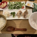 比内地鶏と秋田ご飯 ヒナとハチ - 