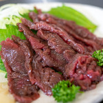 はやぶさ温泉 食事処 - 2019.8 山梨 甲州名物 馬刺 赤身（980円）